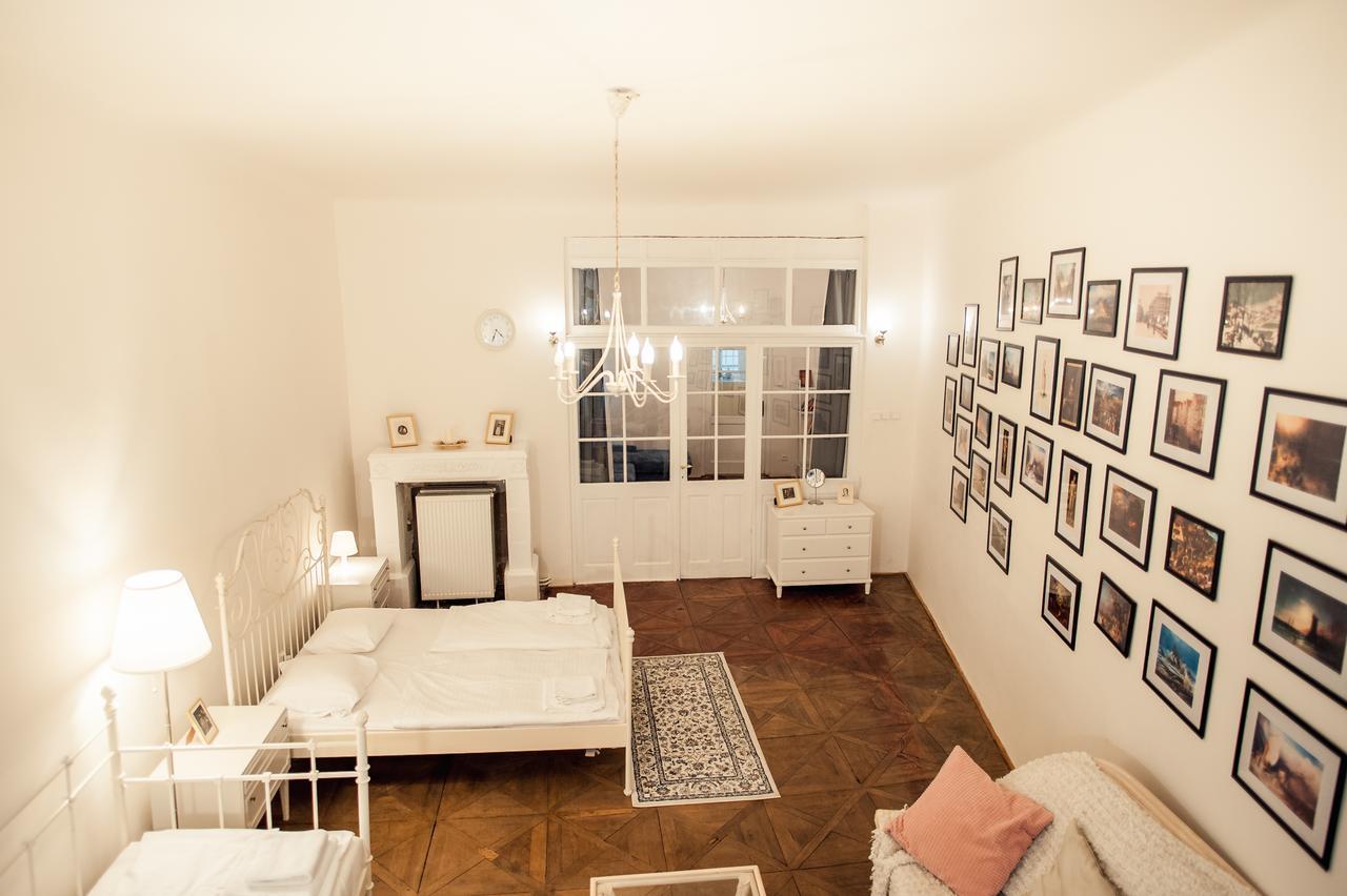 Astronomical Clock Apartment *